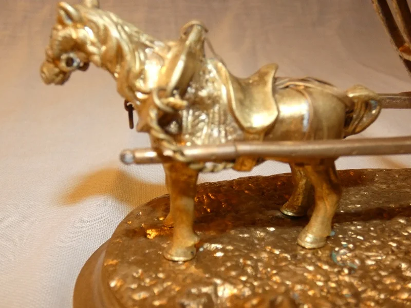 Statue en bronze doré " cheval de trait avec sa charette" 19 ème siècle