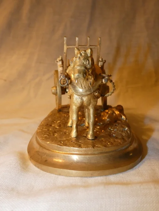 Statue en bronze doré " cheval de trait avec sa charette" 19 ème siècle