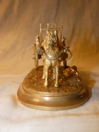 Statue en bronze doré " cheval de trait avec sa charette" 19 ème siècle
