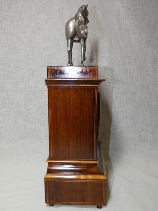 Pendule à "l'étalon Arabe" d'époque Charles X vers 1820 en bronze argenté