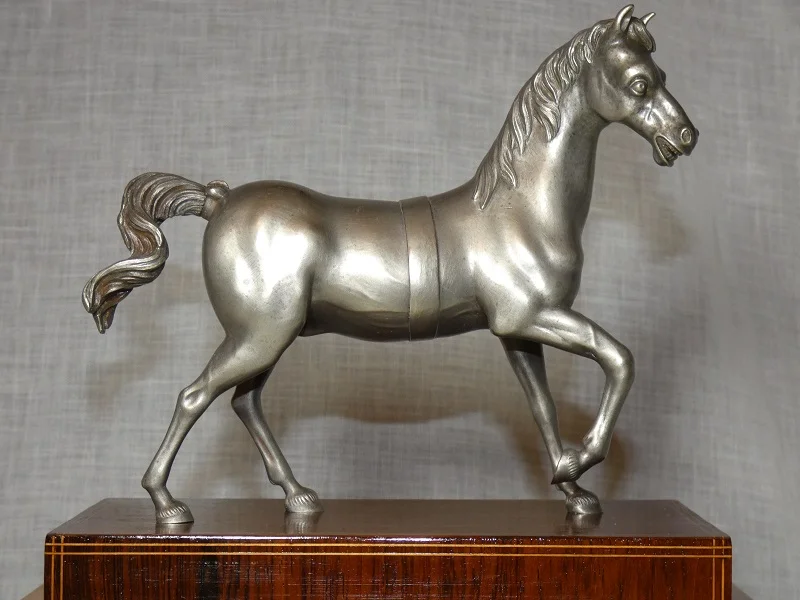 Pendule à "l'étalon Arabe" d'époque Charles X vers 1820 en bronze argenté
