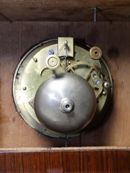 Pendule à "l'étalon Arabe" d'époque Charles X vers 1820 en bronze argenté