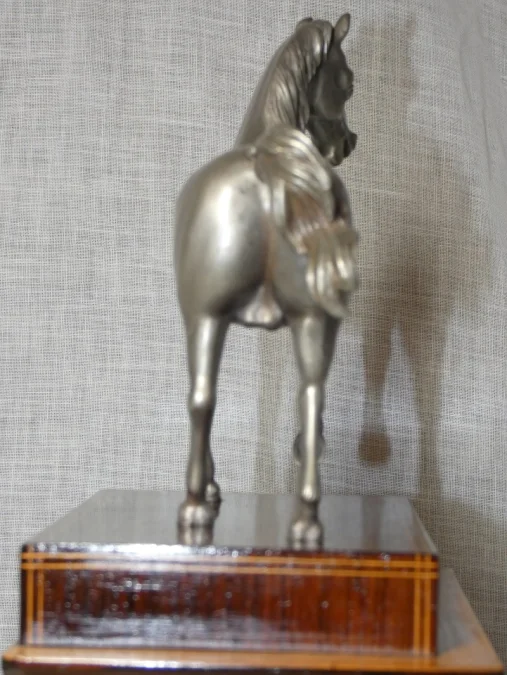Pendule à "l'étalon Arabe" d'époque Charles X vers 1820 en bronze argenté