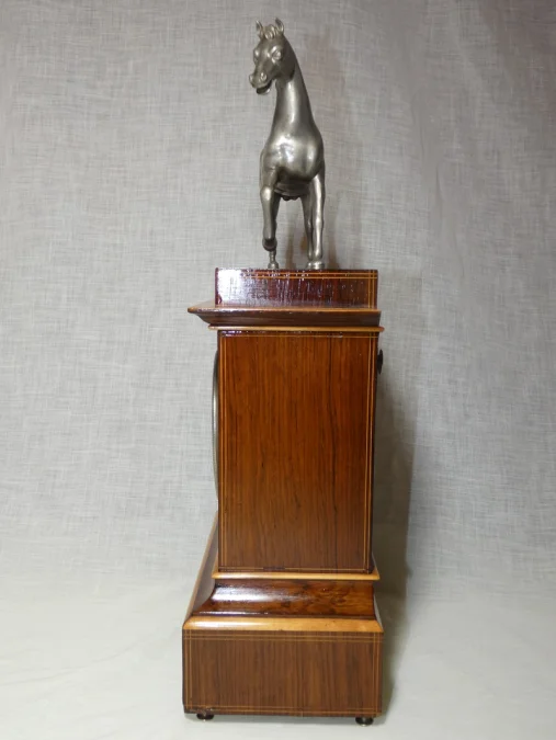 Pendule à "l'étalon Arabe" d'époque Charles X vers 1820 en bronze argenté