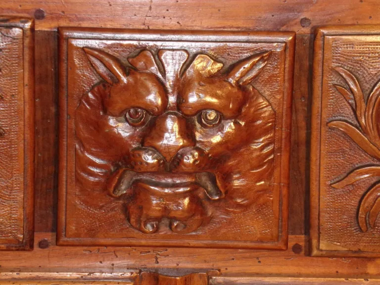 Buffet à deux corps Louis XIII en noyer 17 ème
