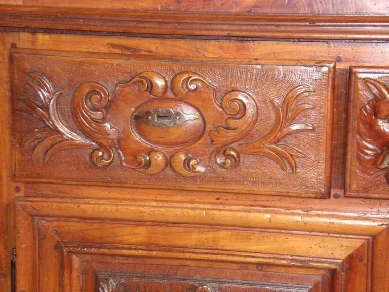 Buffet à deux corps Louis XIII en noyer 17 ème