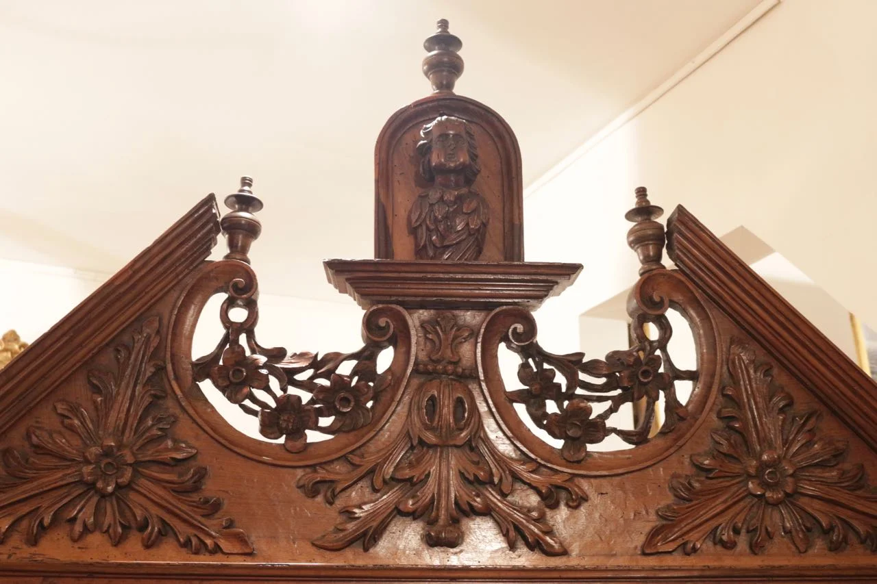 Buffet à deux corps Louis XIII en noyer 17 ème — Excellent état