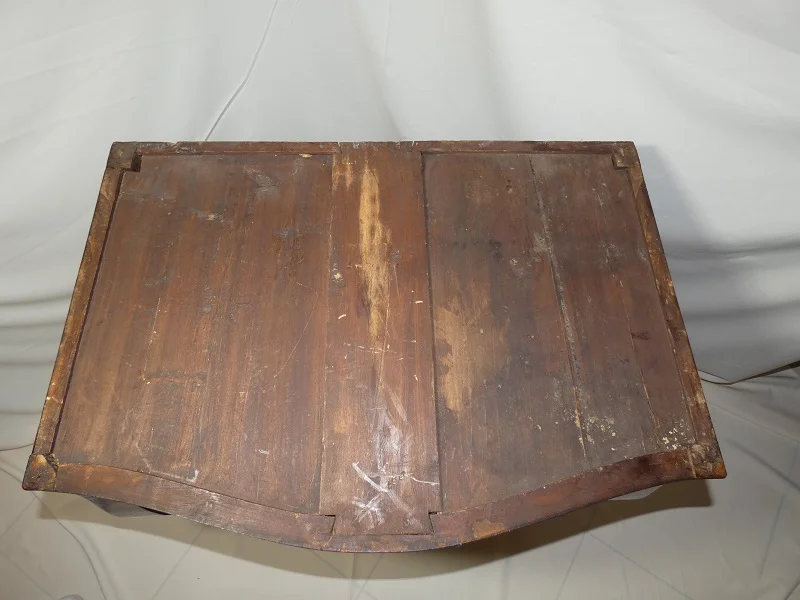 Commode Napolitaine sauteuse marquetée , époque 1ère moitié du 18 ème siècle Italie