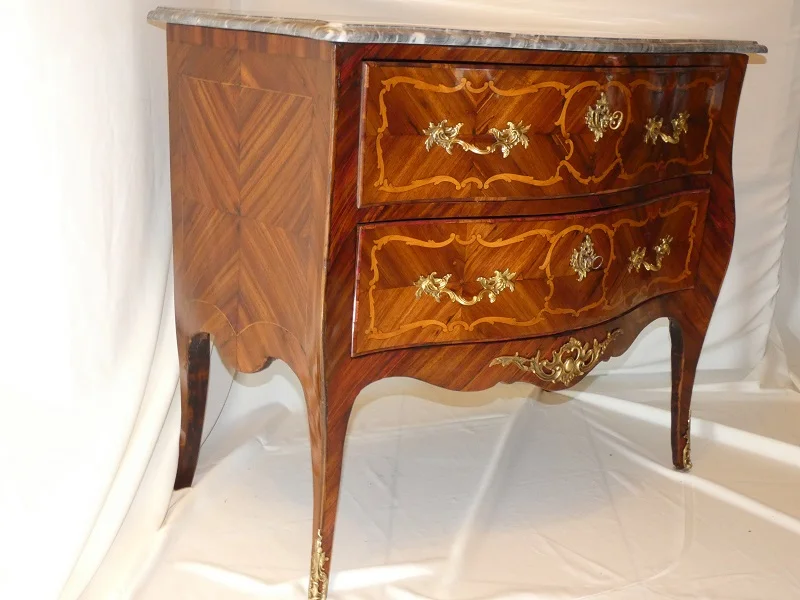 Commode sauteuse attribuée à A.N.COULERU Monbéliard époque Louis XV 18ème siècle