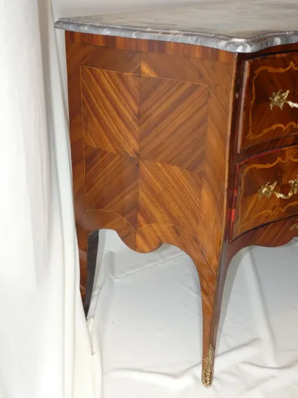 Commode sauteuse attribuée à A.N.COULERU Monbéliard époque Louis XV 18ème siècle