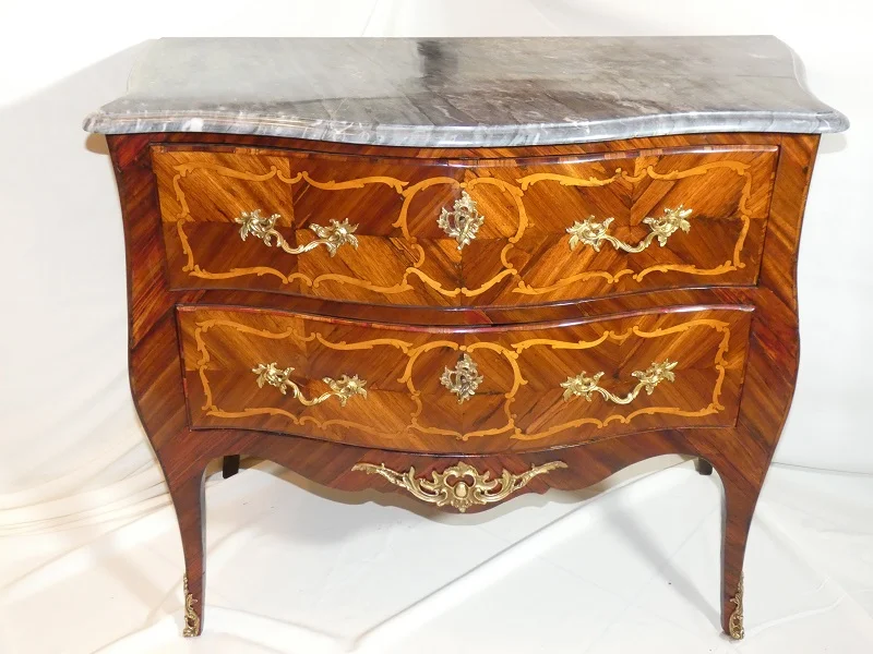 Commode sauteuse attribuée à A.N.COULERU Monbéliard époque Louis XV 18ème siècle