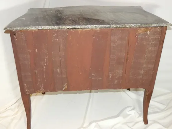 Commode sauteuse attribuée à A.N.COULERU Monbéliard époque Louis XV 18ème siècle