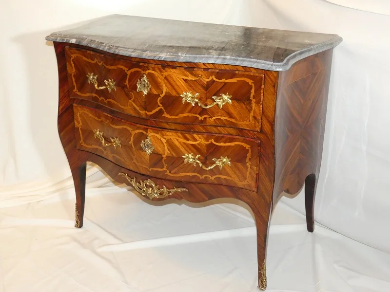 Commode sauteuse attribuée à A.N.COULERU Monbéliard époque Louis XV 18ème siècle
