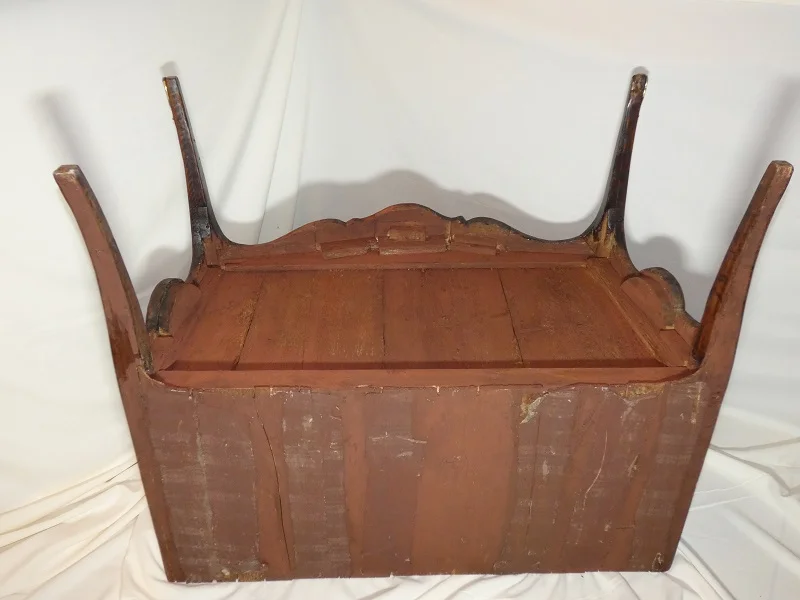 Commode sauteuse attribuée à A.N.COULERU Monbéliard époque Louis XV 18ème siècle