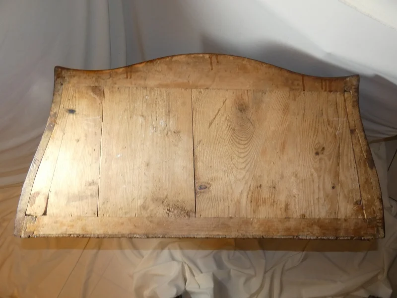 Commode sauteuse attribuée à A.N.COULERU Monbéliard époque Louis XV 18ème siècle