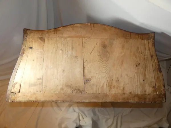 Commode sauteuse attribuée à A.N.COULERU Monbéliard époque Louis XV 18ème siècle