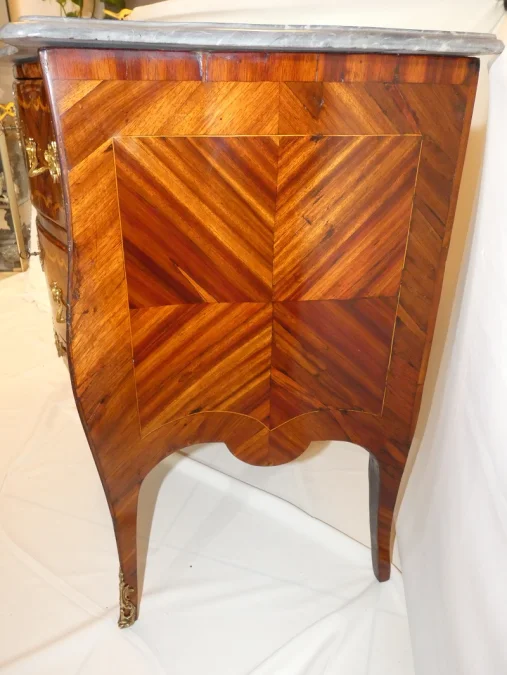 Commode sauteuse attribuée à A.N.COULERU Monbéliard époque Louis XV 18ème siècle