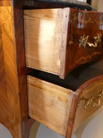 Commode sauteuse attribuée à A.N.COULERU Monbéliard époque Louis XV 18ème siècle