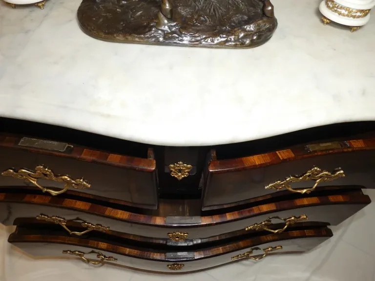 Commode galbée et marquetée d'époque Louis XV par jean-Charles ELLAUME 1714-1763 — Excellent état