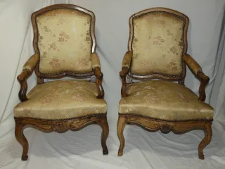 Paire de fauteuils d'époque Régence début 18e siècle en noyer
