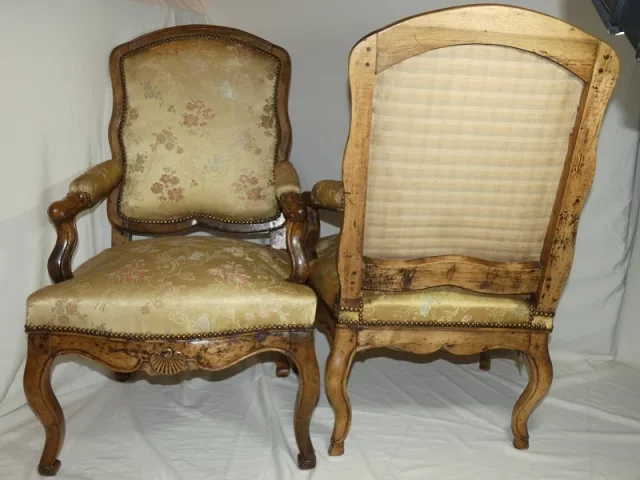 Paire de fauteuils d'époque Régence début 18e siècle en noyer