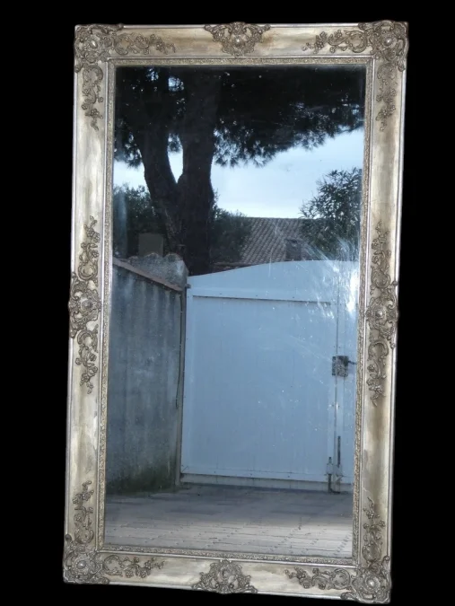 Grand miroir doré à la feuille d'argent époque Restauration vers 1830