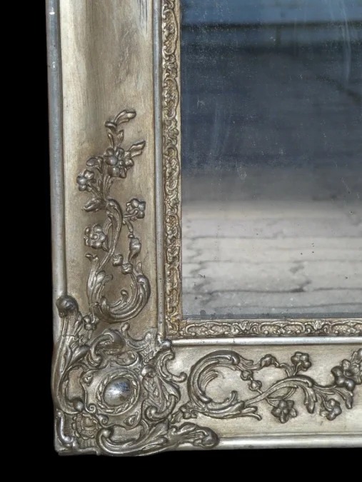 Grand miroir doré à la feuille d'argent époque Restauration vers 1830