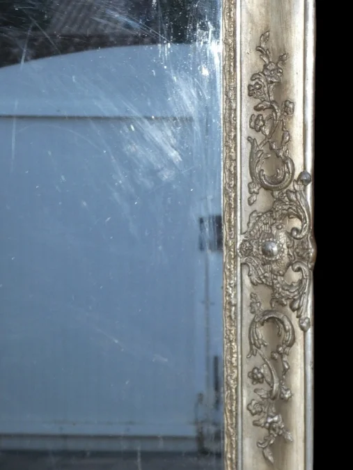 Grand miroir doré à la feuille d'argent époque Restauration vers 1830