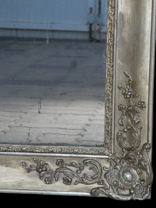 Grand miroir doré à la feuille d'argent époque Restauration vers 1830