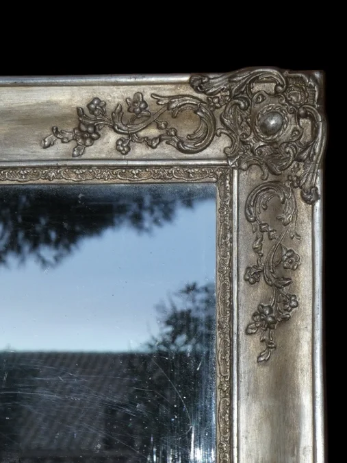 Grand miroir doré à la feuille d'argent époque Restauration vers 1830