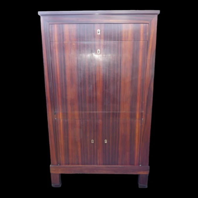 Secrétaire à portes en bois d'Amarante sur chêne- 19ème siècle vers 1800-1820