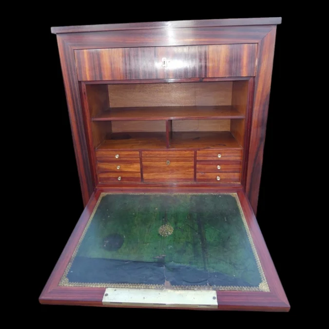 Secrétaire à portes en bois d'Amarante sur chêne- 19ème siècle vers 1800-1820