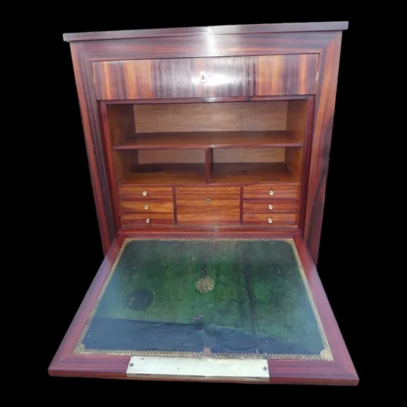 Secrétaire à portes en bois d'Amarante sur chêne- 19ème siècle vers 1800-1820