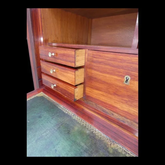 Secrétaire à portes en bois d'Amarante sur chêne- 19ème siècle vers 1800-1820