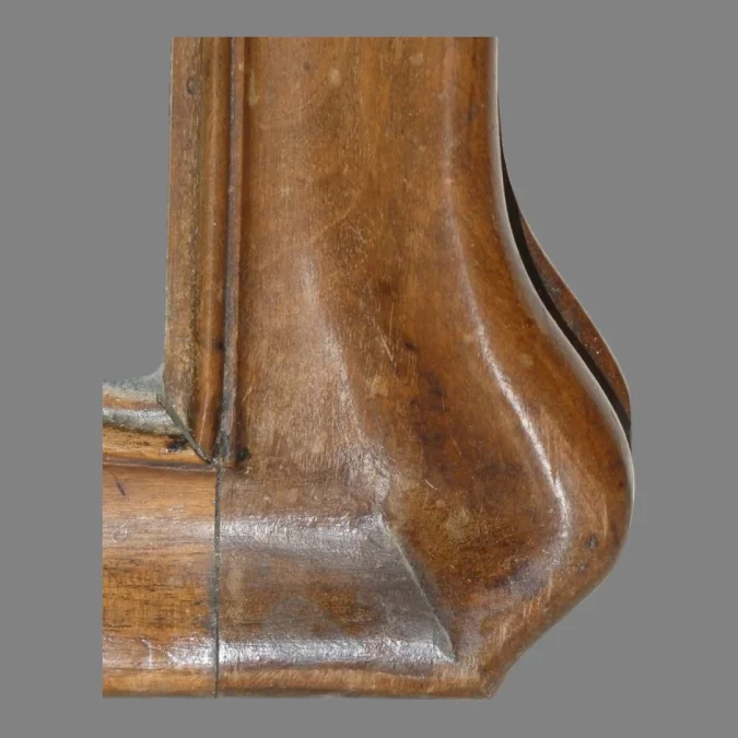 Grand miroir d'époque Art Nouveau en noyer sculpté a décor de fleurs vers 1900