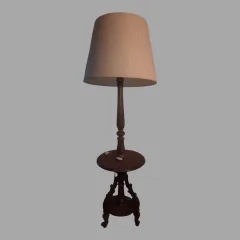 Lampadaire guéridon style Régence sculpté en noyer des années 1930