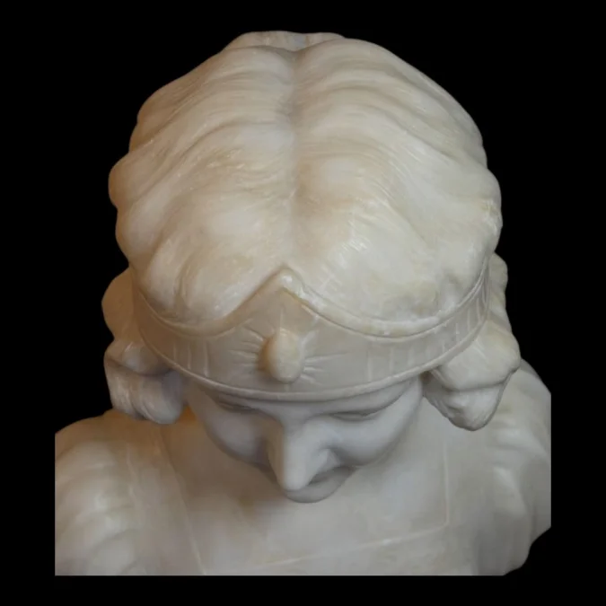 Buste de jeune femme époque Art Nouveau en marbre de Carrare 1900