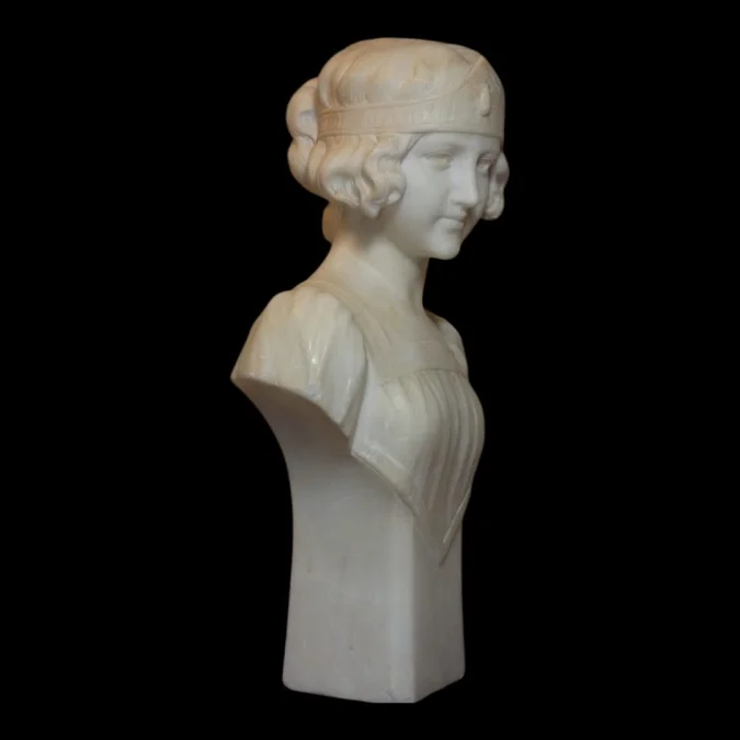 Buste de jeune femme époque Art Nouveau en marbre de Carrare 1900
