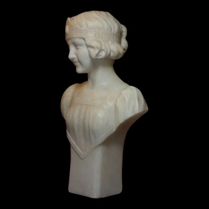 Buste de jeune femme époque Art Nouveau en marbre de Carrare 1900