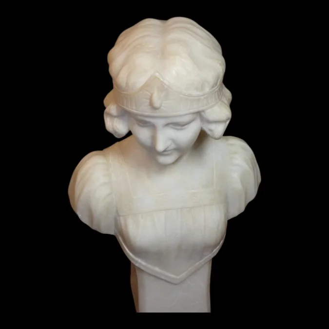 Buste de jeune femme époque Art Nouveau en marbre de Carrare 1900