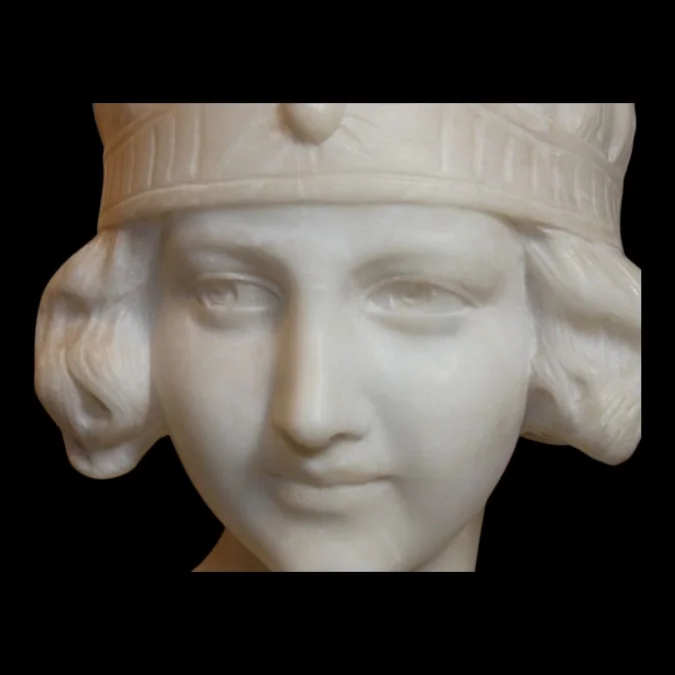 Buste de jeune femme époque Art Nouveau en marbre de Carrare 1900