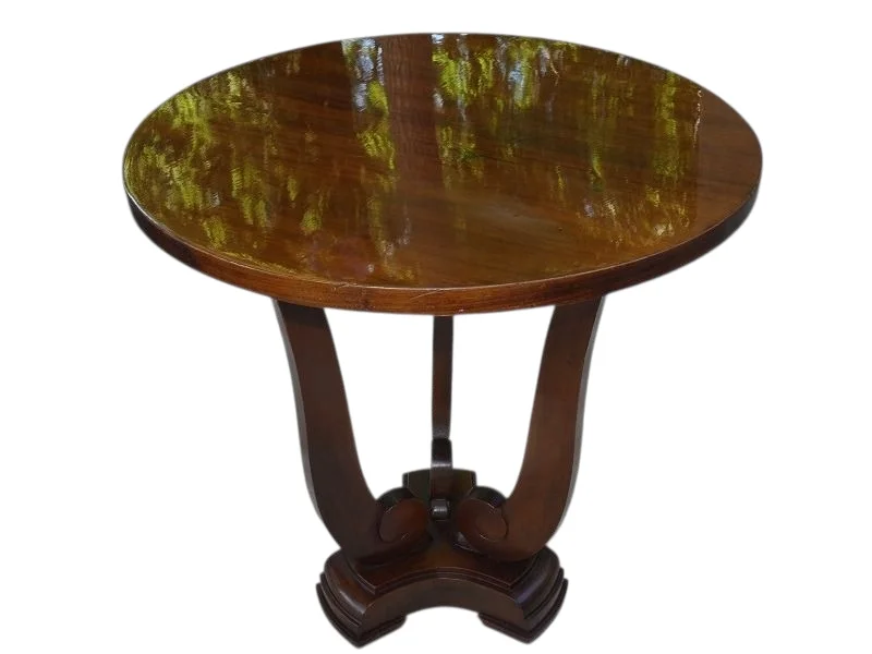 Niedriger Tisch im Art-Deco-Stil