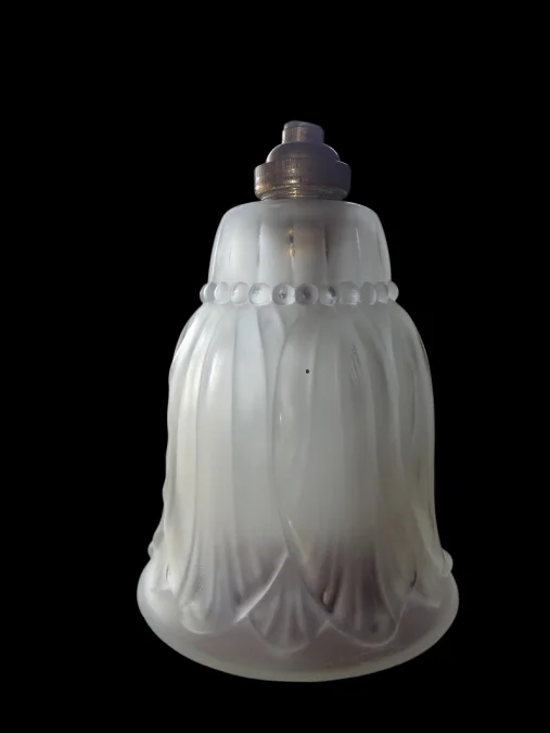 Lustre Art Déco en métal chromé - 3 tulipes en verre préssé moulé