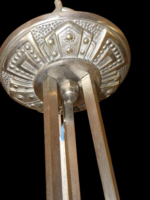 Lustre Art Déco en métal chromé - 3 tulipes en verre préssé moulé