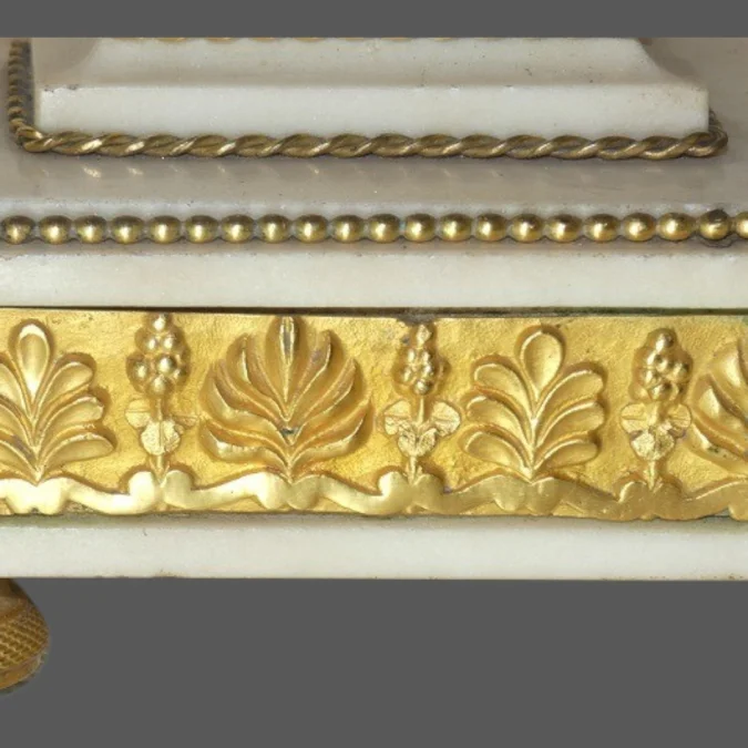 Pendule portique 1er EMPIRE - "LOPIN palais Royal n° 143" Carrare & bronze doré