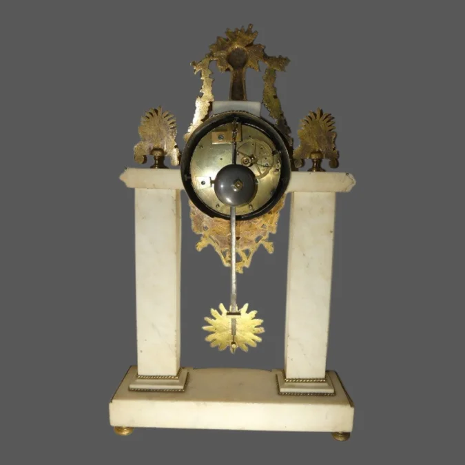 Pendule portique 1er EMPIRE - "LOPIN palais Royal n° 143" Carrare & bronze doré