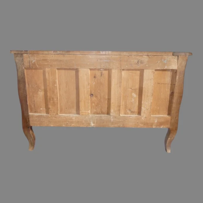 Commode sauteuse Castraise en noyer blond époque Louis XV 18ème
