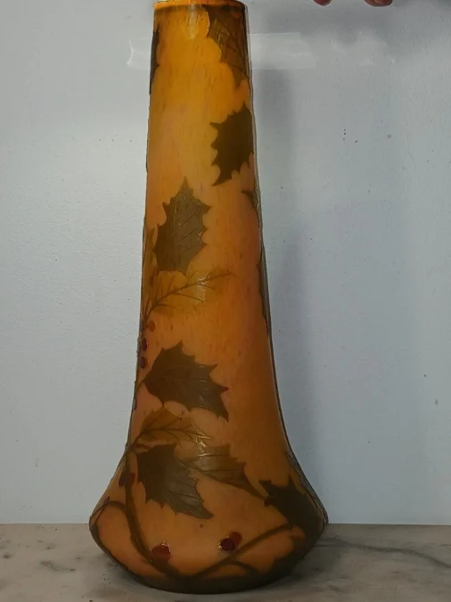 Grand vase en pâte de verre signé Legras à décor de houx- Art Nouveau 1900
