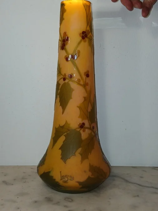 Grand vase en pâte de verre signé Legras à décor de houx- Art Nouveau 1900