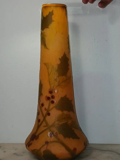 Grand vase en pâte de verre signé Legras à décor de houx- Art Nouveau 1900